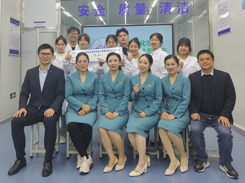 技精于勤，榮光綻放——我校在2021年全國職業(yè)院校技能大賽教學(xué)能力比賽中榮獲化妝品技術(shù)開發(fā)二等獎(jiǎng)